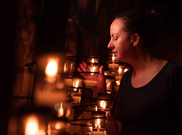 Comment les sites de réservation en ligne facilitent la recherche d'hôtesses pour les événements