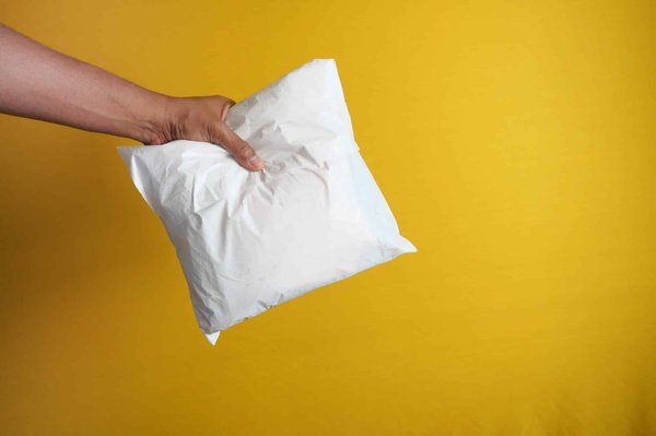 Pourquoi choisir une enveloppe grand format en plastique pour l'expédition de vos colis ?